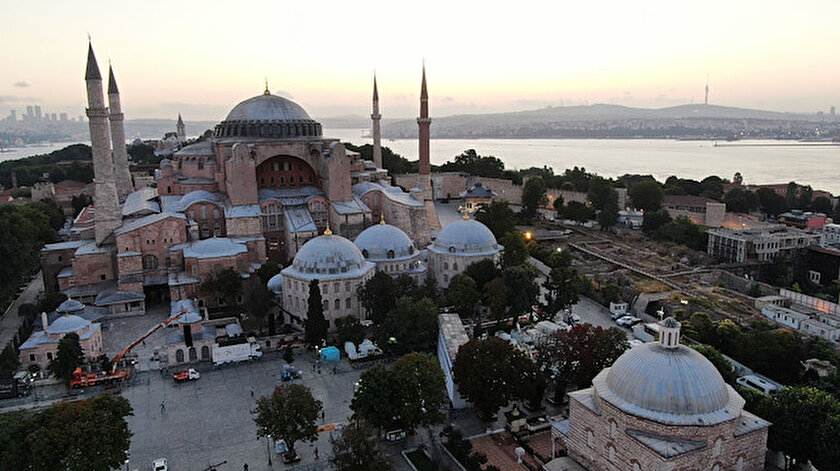 Tarihi gün: Ayasofya-i Kebir Cami-i Şerifi, 86 yıl sonra yeniden ibadete açıldı - Yeni Şafak