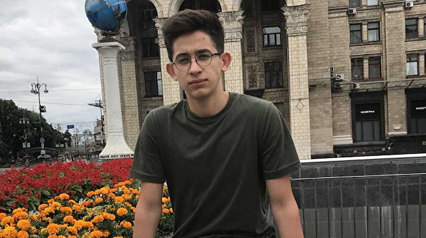 Eşit Ağırlık puan türünde Türkiye 48'incisi olan Antalya Mahmut Celallettin Ökten Anadolu İmam Hatip Lisesi öğrencisi Oğuzhan Başak