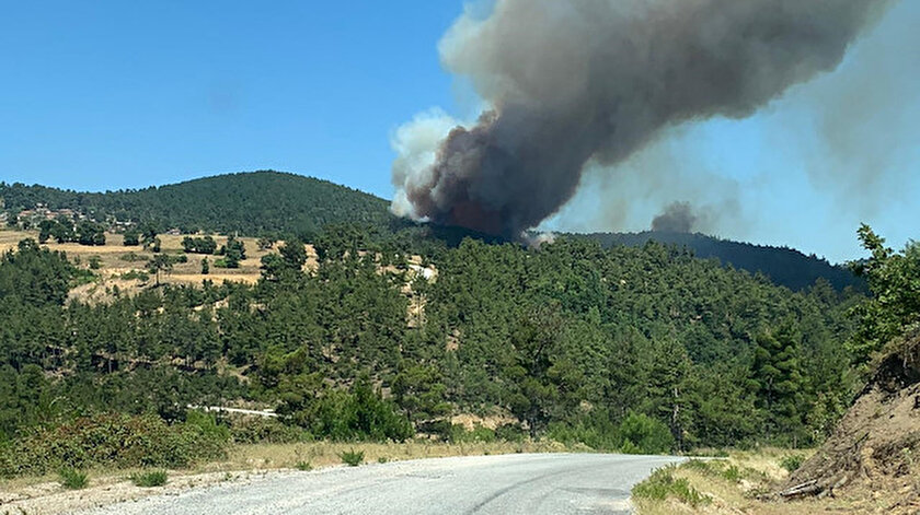 Yangına müdahale ediliyor.