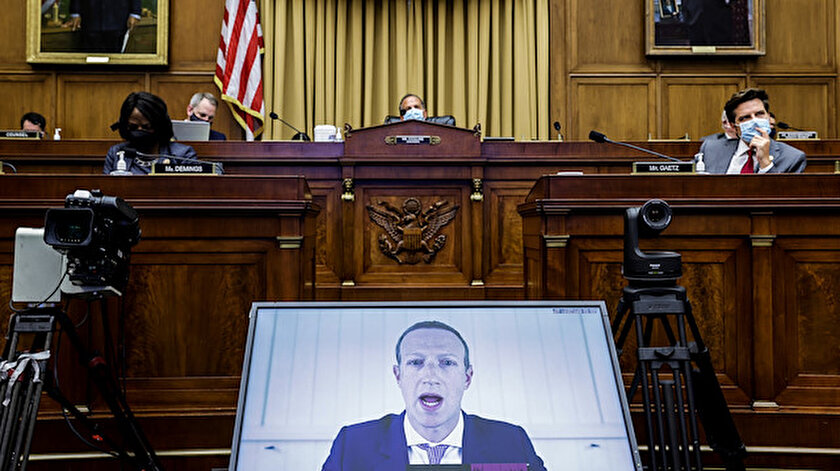 Facebook kurucusu Zuckerberg kendisini savundu.