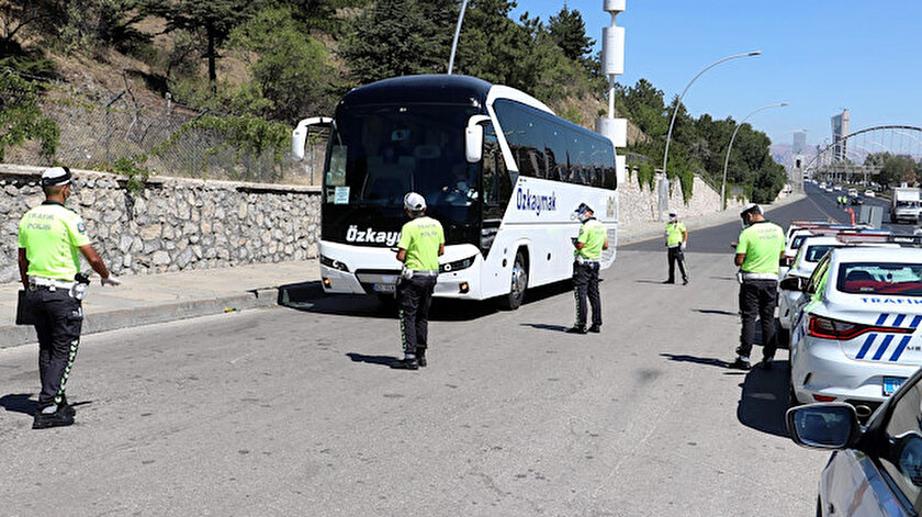 Radar aracında 1 saatte hız sınırını aşan 54 araca 46 bin 162 lira idari para cezası uygulandı.