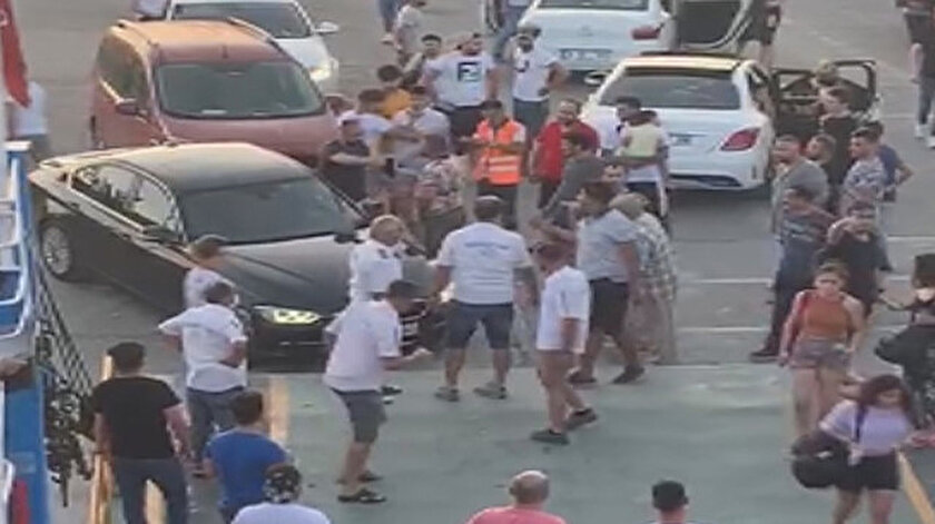 Tekirdag Da Arabali Feribotta Sira Kavgasi Cep Telefonu Kamerasiyla Kaydedildi