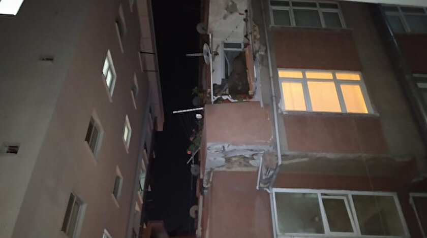 Balkonun çökmesinden sonra bina mühürlendi.