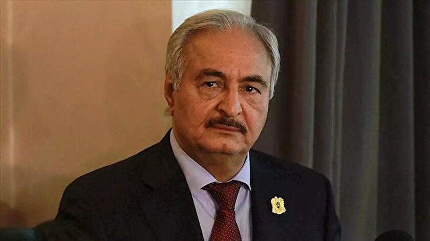 Halife Hafter, ziyaret ettiği birlikte Türkiye'ye tehditler savurdu.