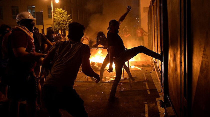 Lübnan’daki protestolar 2. gününde devam ediyor.