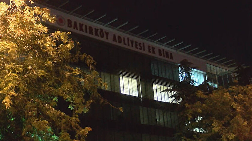 Binaya 'Bakırköy Adliyesi Ek Hizmet Binası' tabelası asıldı.