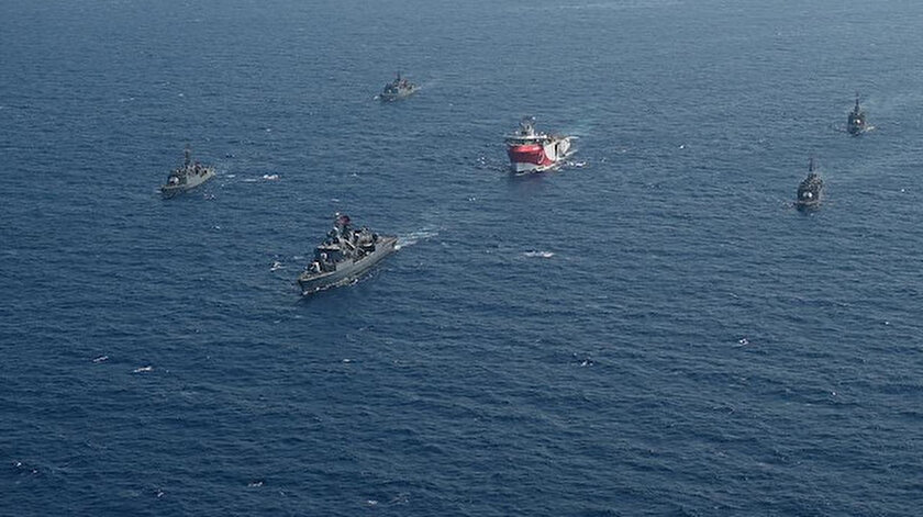 Oruç Reis sismik araştırma gemisine Doğu Akdeniz'de Türk Deniz Kuvvetleri refakat ediyor.