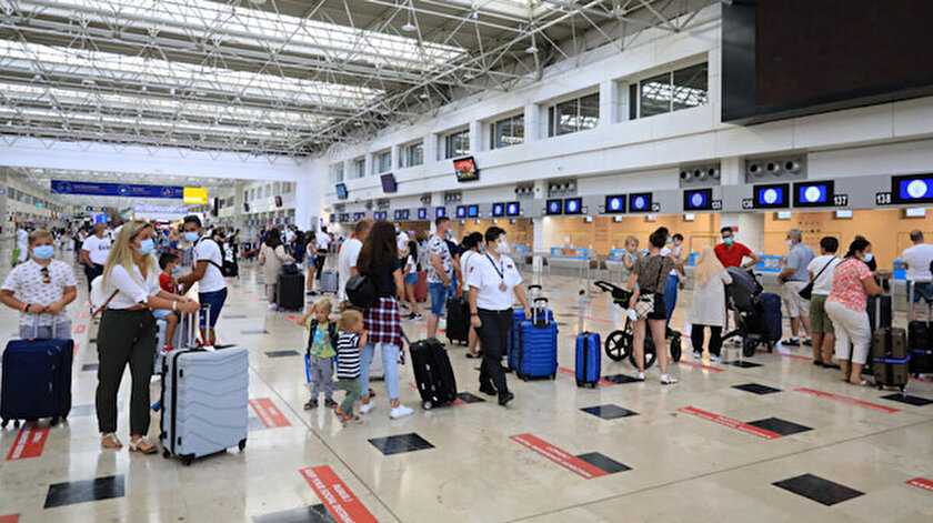 Antalya'ya gelen turist sayısı bir milyonu geçti.