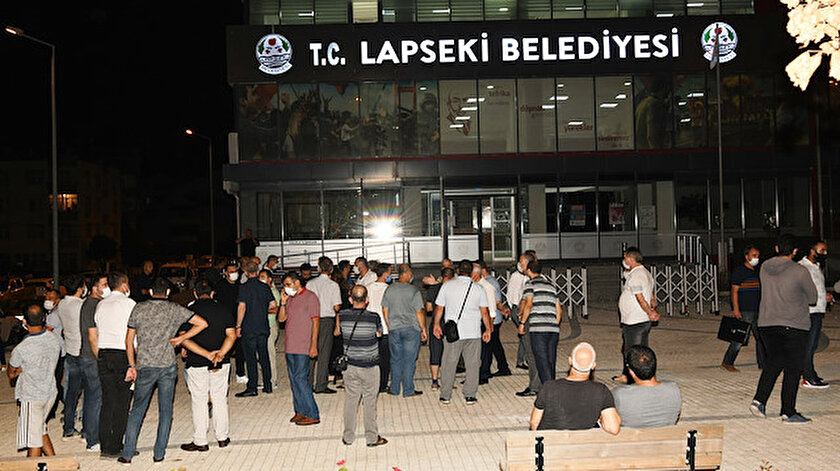 Canakkale Haberleri Lapseki Belediyesi Binasina Silahla Ates Ettigi Iddia Edilen Iki Supheli Yakalandi