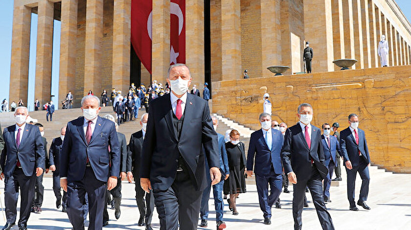 Düşmanlarımıza hodri meydan diyoruz: Cumhurbaşkanı Erdoğandan Yunanistan ve Fransaya tokat gibi sözler