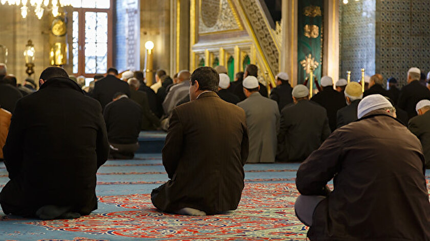 Ergenlik (bulûğ) yaşına ve belli bir aklî olgunluk düzeyine gelmiş her müslümanın namaz kılması farz-ı ayındır.