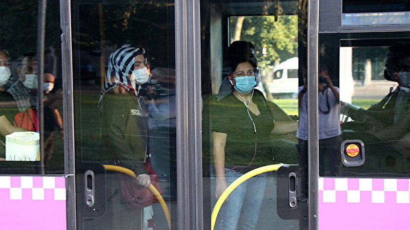 Ayakta Yolcu Yasaklandi Ama Istanbul Da Otobus Ve Minibusler Almaya Devam Ediyor