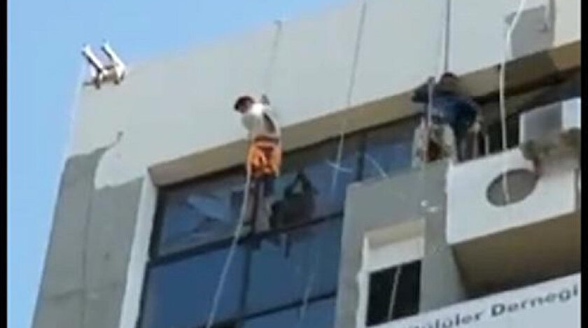 Izmir Haberleri Iskelenin Halati Koptu Iki Isci Olumden Dondu