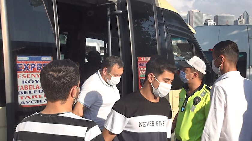 Istanbul Esenyurt Ta Yine Ayni Manzara 12 Yolcu Tasimasi Gereken Minibusten 37 Kisi Cikti