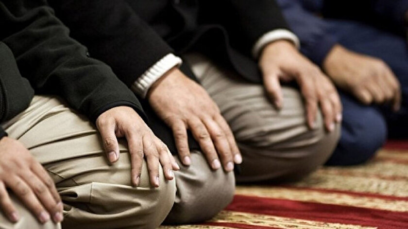 İslam'ın 5 şartından birisi olan namaz kılmak, önem verilmesi gereken konularından başında geliyor.