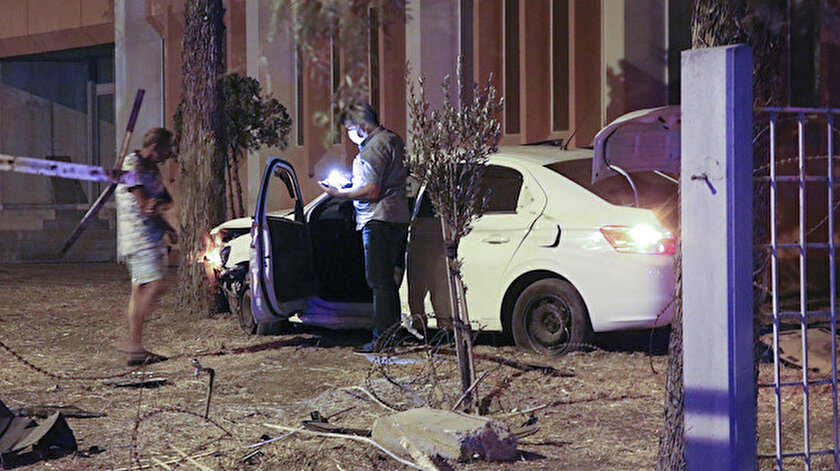 İzmir'de 250 bin liralık soygun yapan hırsızlar kaza yapınca yakalandı.