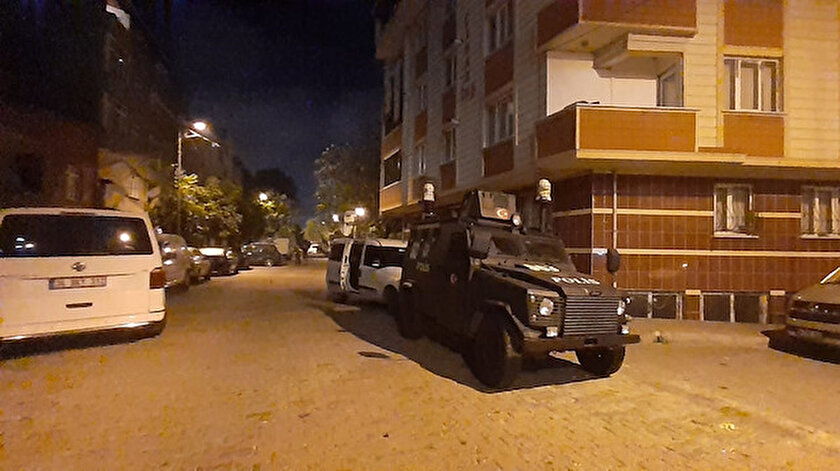 İstanbul emniyetinden aranan şahıslara yönelik çok sayıda adrese operasyon yapıldı.