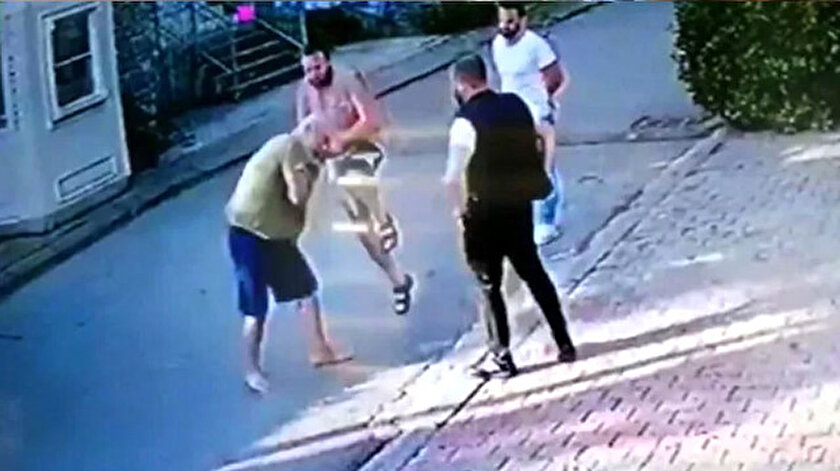 Halil Sezai'nin yaşlı adamı darp ettiği görüntüler büyük tepki topladı.