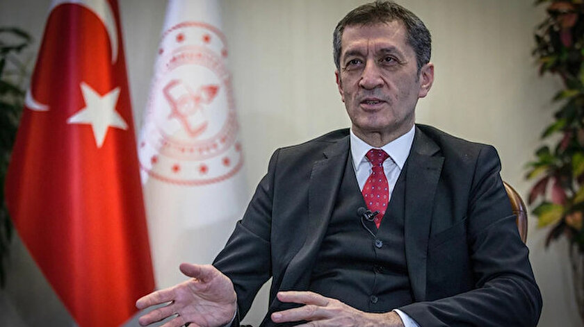 Milli Eğitim Bakanı Ziya Selçuk.