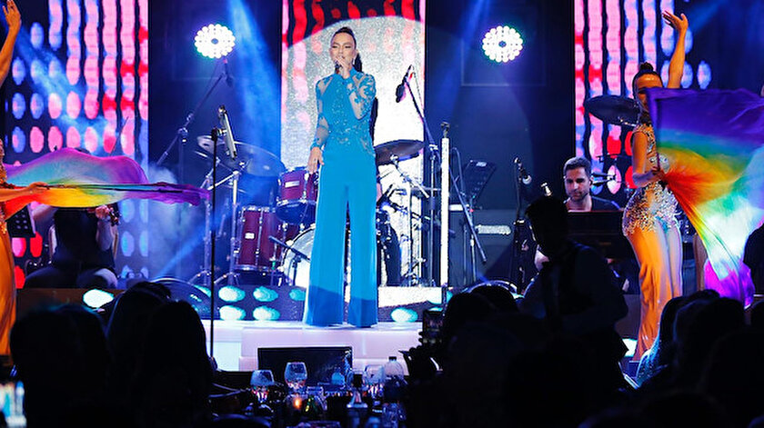 ebru gundes in babasi remzi gundes
