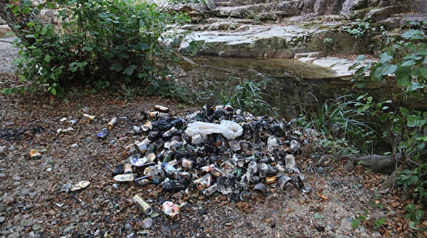 Şelalelerin çevresi plastik atık ve çöplerle doldu.