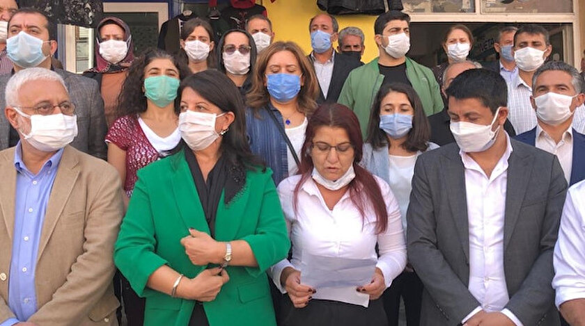 HDP’li vekiller polise hakaret etti.