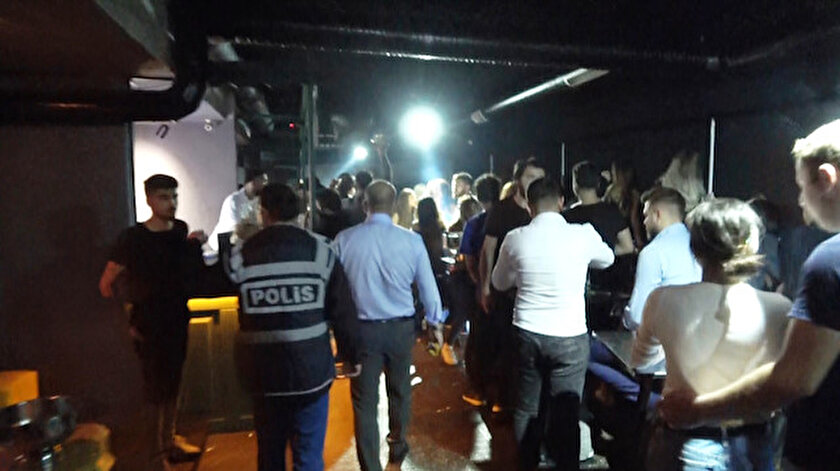 Bursa Da Skandal Goruntuler Korona Partisini Polis Basti 239 Bin Tl Ceza Kesildi