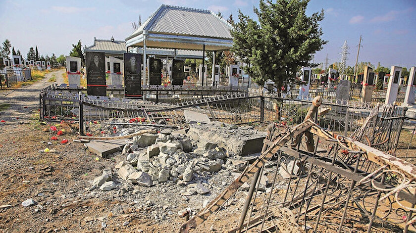 Yine sivilleri hedef alan Ermenistan ordusu, Terter’de defin töreni için mezarlığa giden sivillere saldırdı. Saldırıda, 3 kişi öldü, 5 kişi de yaralandı.