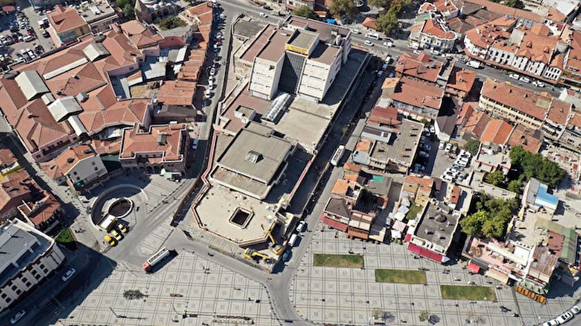 Mevlana Çarşısı kentsel dönüşüm projesi çalışması kapsamında yıkılıyor.