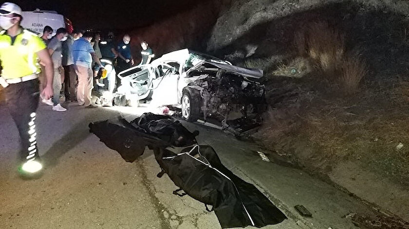 Adanada hafif ticari araç ile otomobil çarpıştı: 4 ölü, 4 yaralı