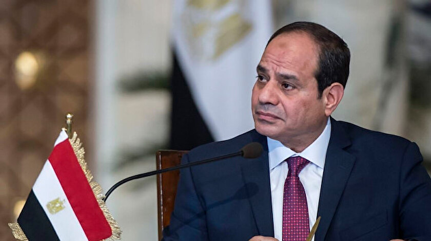 Sisi, 3 Temmuz 2013'te ülkenin ilk seçilmiş Cumhurbaşkanı Muhammed Mursi'yi askeri darbeyle devirerek iktidarı ele geçirmişti.