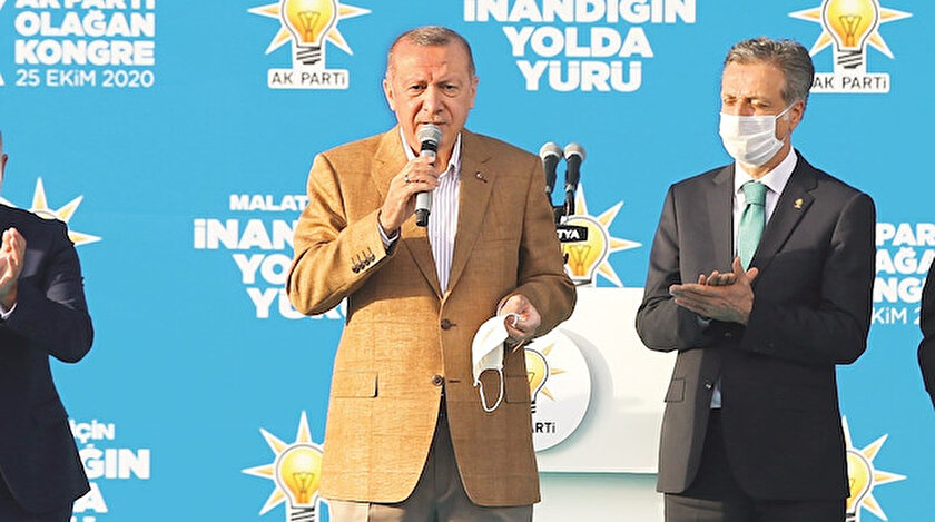 Konuşması sırasında “Tayyip Baba” diye kendisine seslenen bir vatandaşa, “Efendim” diye karşılık veren Erdoğan, “Yanına gelebilir miyim?” sorusu üzerine ise “Dur bakalım konuşmayı bitirelim ondan sonra” cevabını verdi.