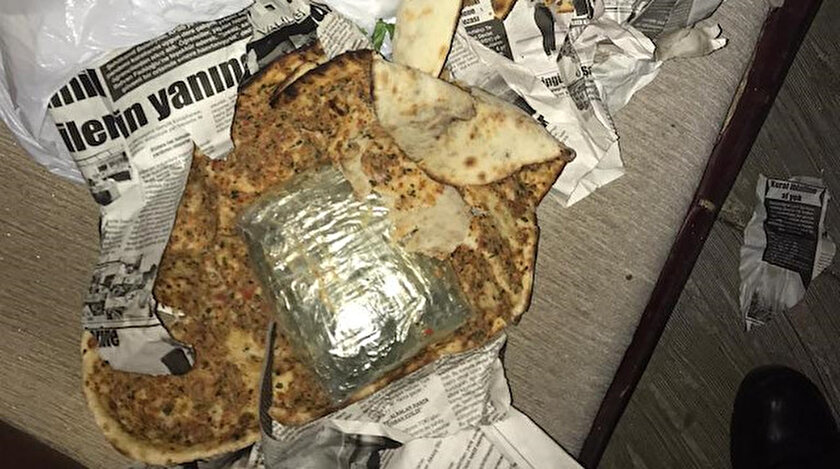 Lahmacun arasından uyuşturucu çıktı.