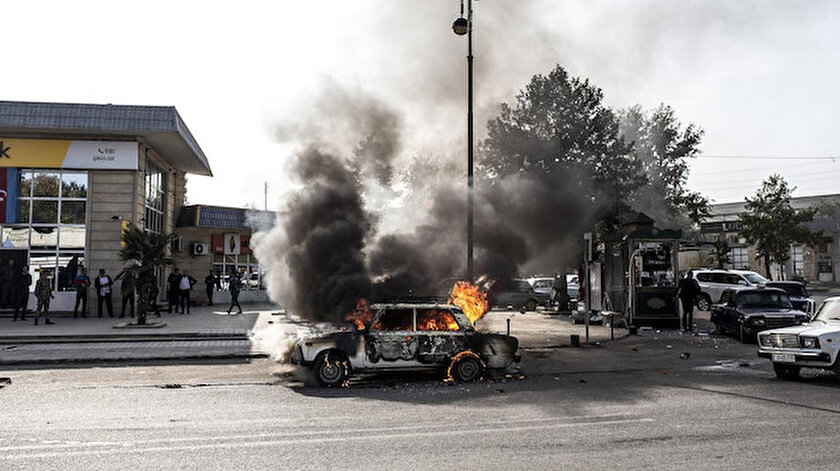 Ermenistan, Azerbaycan'ın Berde şehir merkezini vurdu, 21 kişi hayatını kaybetti.