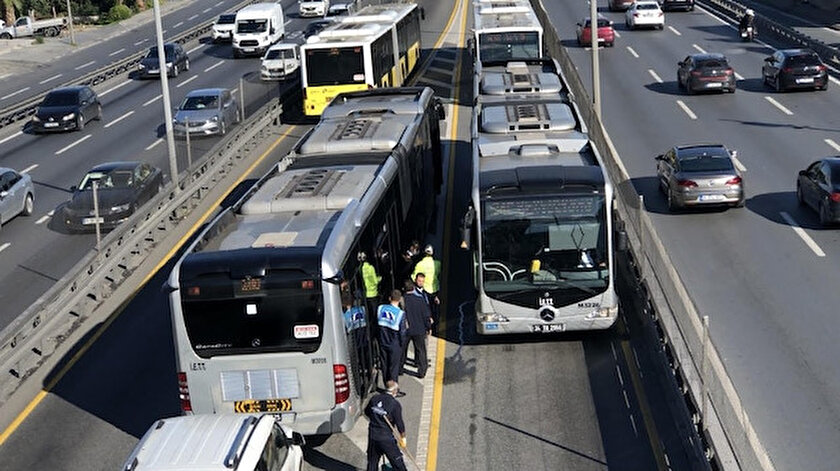 Istanbul Avcilar Da Metrobus Yayaya Carpti