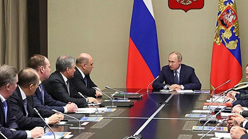 Rusya Devlet Başkanı Vladimir Putin üç bakanı görevden aldı