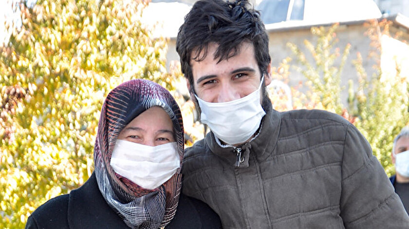 Hatice Güray, yasaktan haberi olmayan ve caddede sigara içen oğlundan şikayetçi olduğunu dile getirdi.