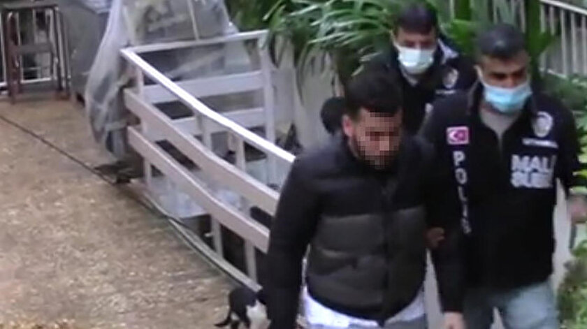 Dün polis ekipleri sahte evraklarla usulsüz şekilde kazanç sağlayan dolandırıcılara yönelik düzenlediği operasyonda 10 kişiyi gözaltına aldı.