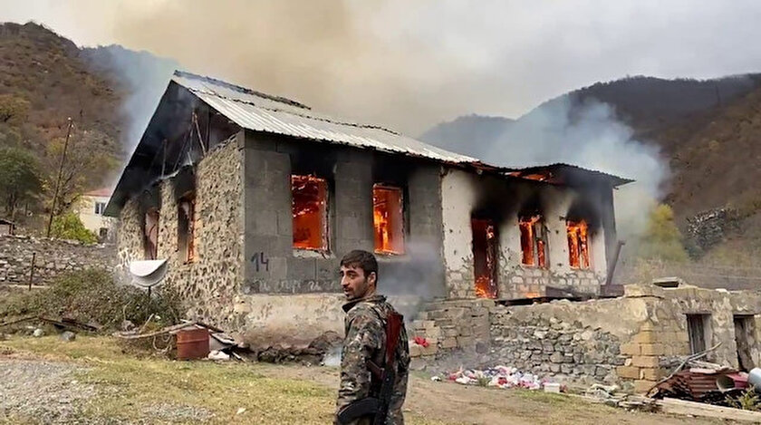 Dağlık Karabağ'da yenilgiyi hazmedemeyen Ermeniler Kelbecer'de evleri yaktı