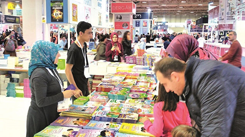 fuarlar okurla yazarin dostluk koprusu