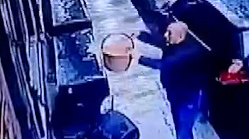 Silahların balkondan sepetle sarkıtıldığı anlar kameralara yansıdı.