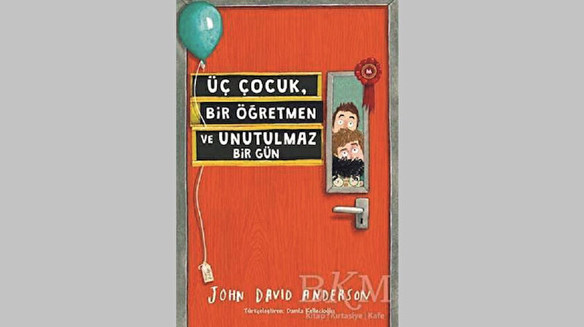 “Üç Çocuk Bir Öğretmen ve Unutulmaz Bir Gün” isimli bir kitapta okuldan ayrılmak zorunda kalan öğretmenlerine, unutulmaz bir gün yaşatmaya karar veren üç çocuğun hikâyesi, komik bir dille anlatılıyor.