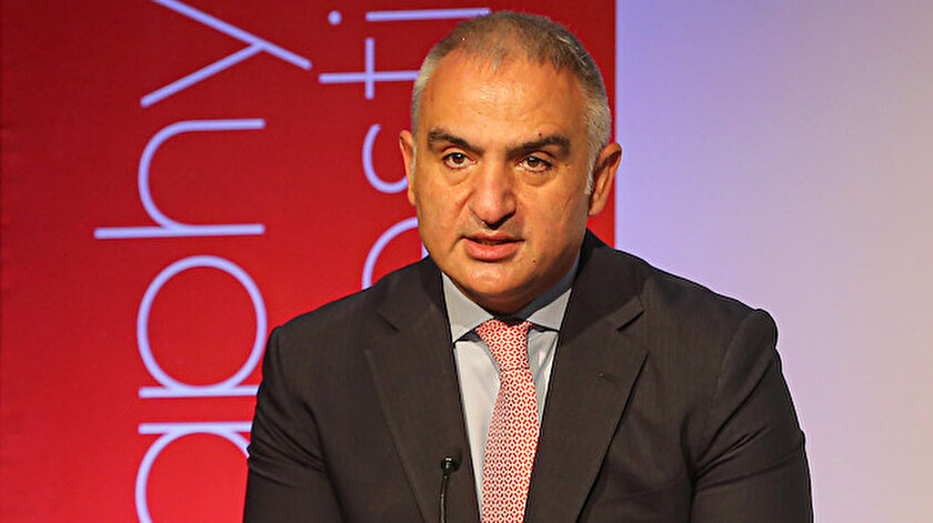 Bakan Ersoy, yanan tarihi Vaniköy Camisinin en kısa sürede ayağa kaldırılacağını bildirdi