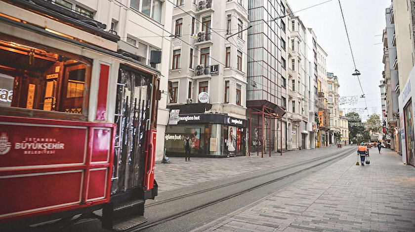 İçişleri Bakanlığı’nın koronavirüs tedbirleri kapsamında yayınladığı sokağa çıkma genelgesini yanlış anlayan vatandaşlar dün saat 10.00’a kadar işyerlerini açmadı. Saat 10.00’dan sonra da kentlerin meydanları genel olarak boş kaldı, vatandaşlar evlerinde zaman geçirdi.