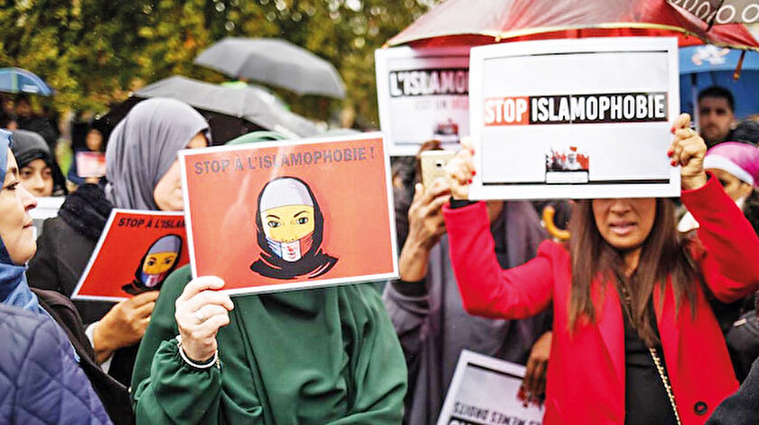 İslami kurumları ve Müslümanları baskı altına alma politikalarıyla İslamofobinin öncüsü olan Paris yönetimi, bu kez ülkesindeki yabancıları tehdit etti.