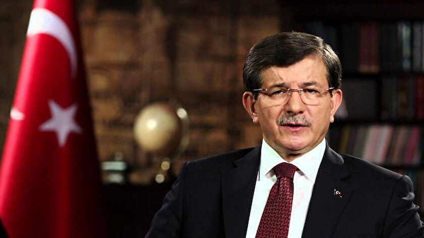 Ahmet Davutoğlu koronavirüse yakalandı
