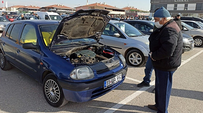 Yüksek fiyatlardan dolayı pazara gelen çoğu kişi eve eli boş döndü.
