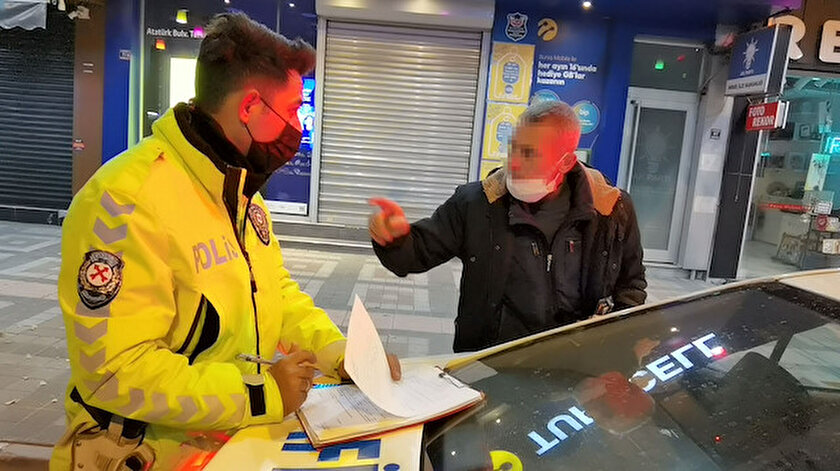 Kısıtlamayı ihlal eden kişi, polis ekiplerini tehdit etti.
