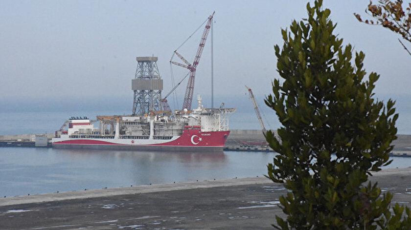 Türkiye'nin üçüncü sondaj gemisi Kanuni.