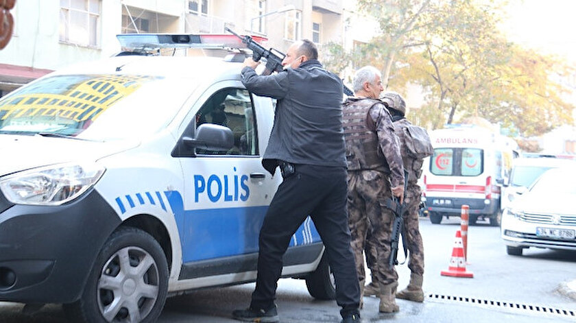 Polisi şehit eden zanlı öldü.